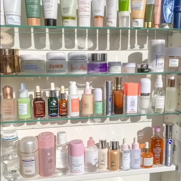 BEAUTY AND SKINCARE MYSTERY BOX WITH 5 PRODUCTS - Picture 4 of 8